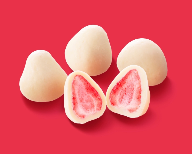 ファミマの白をまとったいちご狩り／ストロベリーチョコホワイト