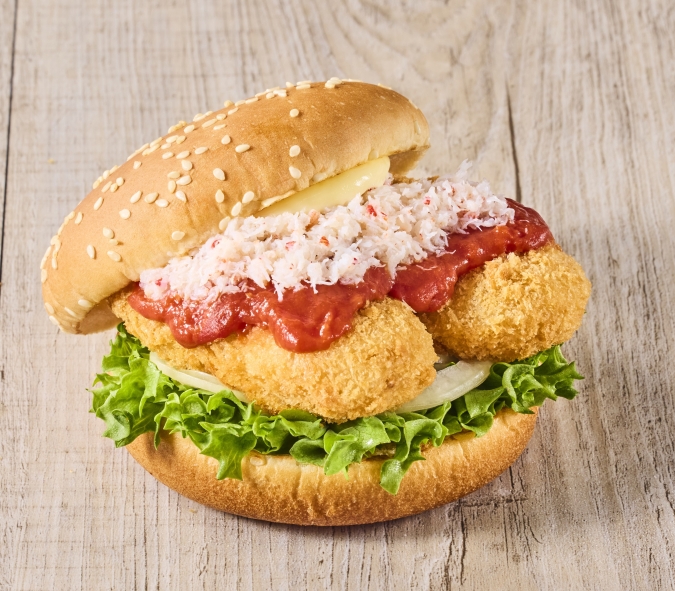 フレッシュネスバーガー　オオズワイガニのクリームコロッケバーガー濃厚トマトソース