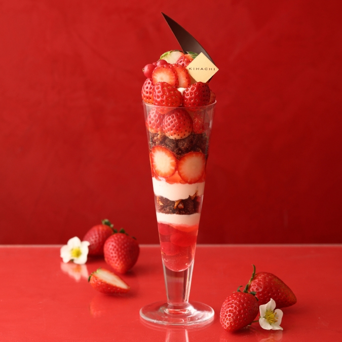 キハチ カフェ 苺のパフェ