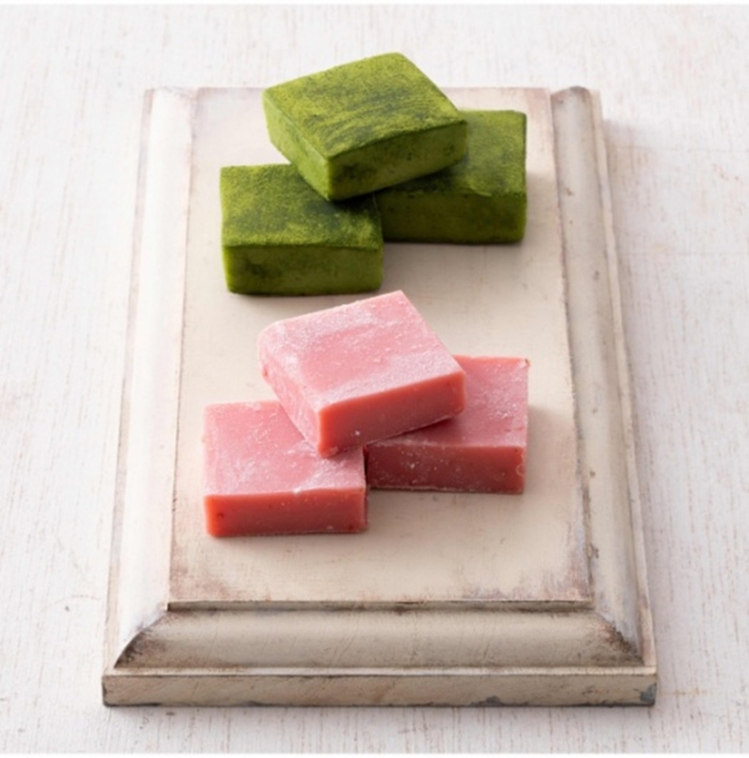 チョコレートショップ「八女抹茶の生チョコレート」「あまおう苺の生チョコレート」