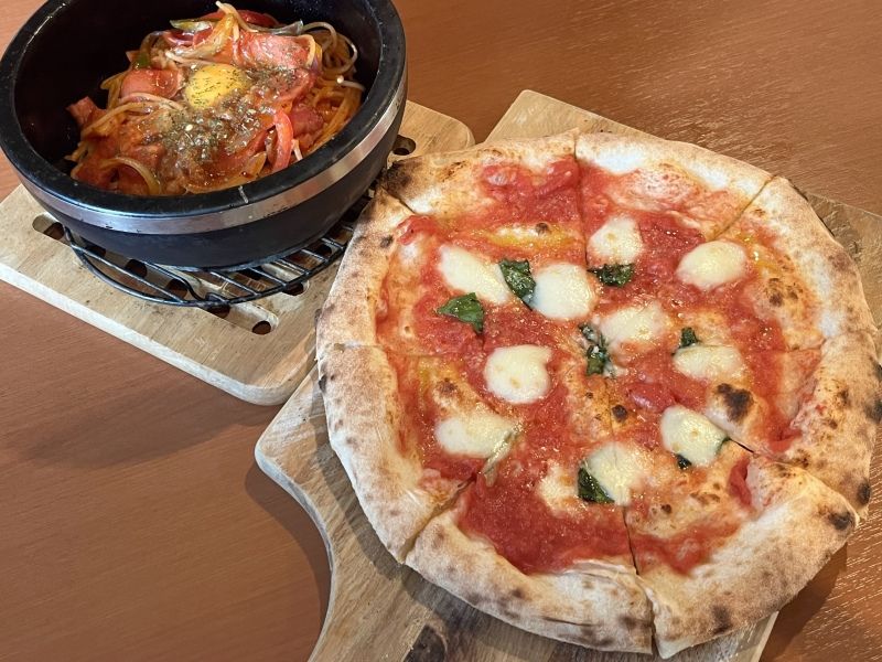 ピザ酒場cleson（クレソン）石焼きナポリタン、マルゲリータ