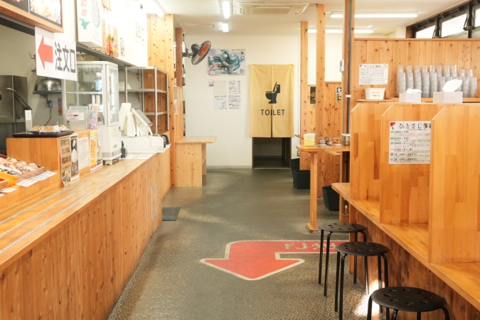 小倉名物肉うどん　いのうえ本店　店内