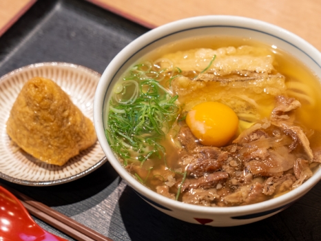 釜喜利うどん 牛すじ・かしわいなり