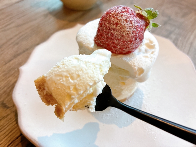 CAfe010　いちごのレアチーズケーキ