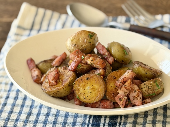 新じゃがとベーコンのガーリックバジルソテー