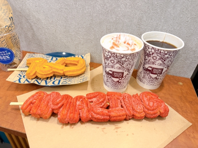 DANNY CHURROS produced by AMAZING COFFEE　文字チュロス