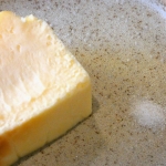 喫茶今日 チーズケーキ 塩が添えられている