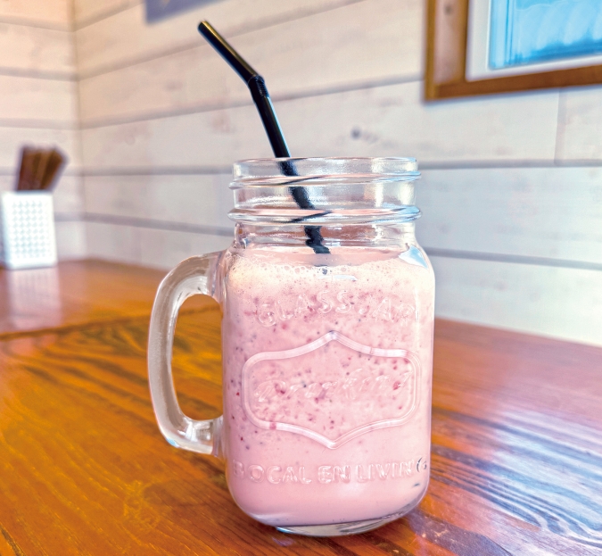 【光の道開運スイーツフェアvol.７】カリフォルニアバーガー「光の道 ストロベリーシェイク」