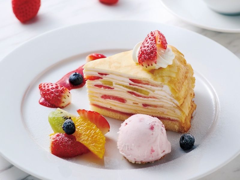 カフェモロゾフ 春いちごとキウイフルーツのミルクレープ