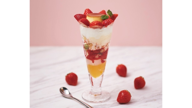 カフェモロゾフ 春いちごのカスタードプリンパフェ