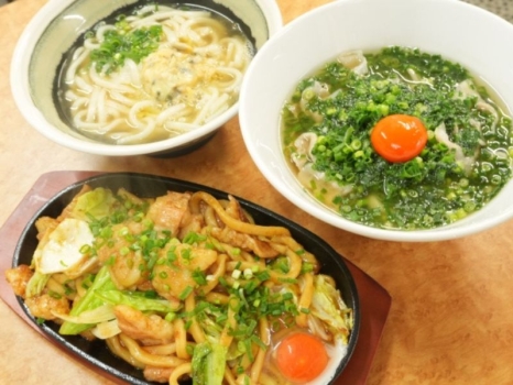 小倉名物肉うどんいのうえ朽網本店　究極の脂うどん　あさりバターうどん　ホルモン焼きうどん