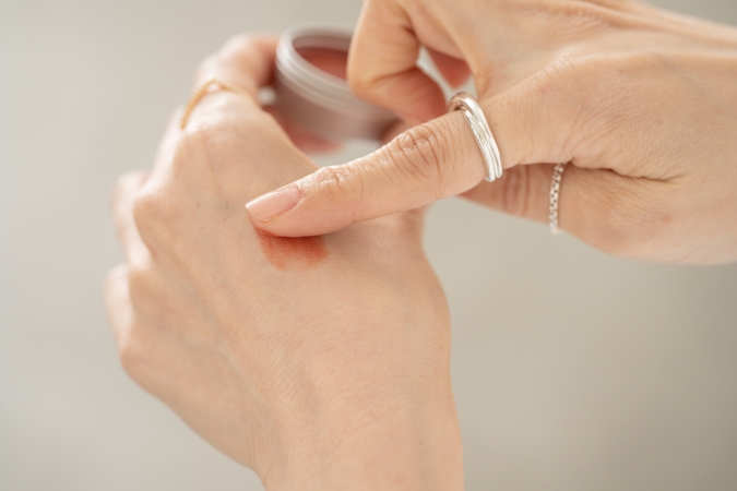 手元 バーム メイク