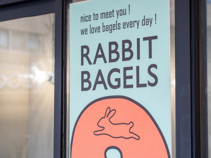 RABBIT BAGELS 六本松店 サイン