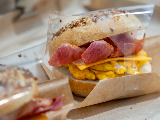 RABBIT BAGELS 六本松店 ベーコンエッグチーズ
