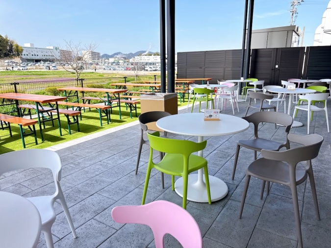 もちだんご村 もち吉工場直売所　テラス席