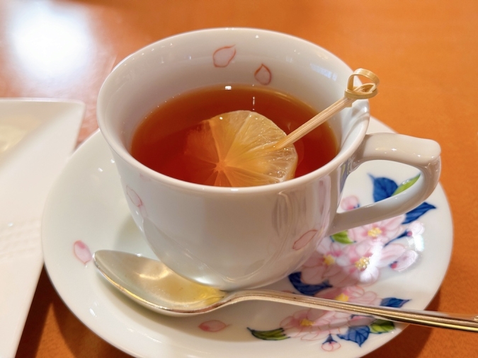 ホテルオークラ福岡 鉄板焼さざんか　レモンティー