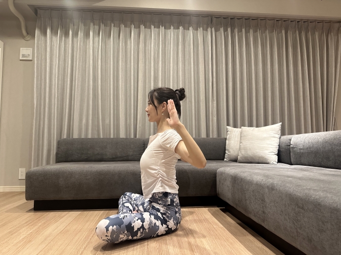 息を吸いながら、もう一度胸を開く。