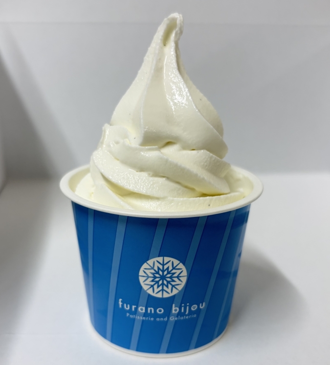 博多阪急「春の北海道物産大会」/【furano bijou】パティシエのバニラソフトクリーム