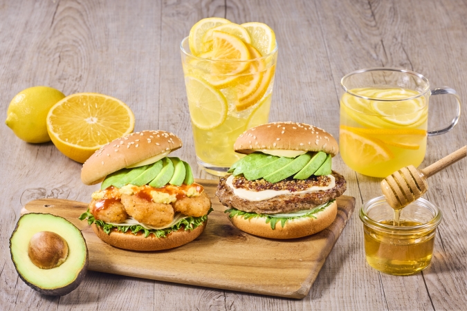 フレッシュネスバーガー　アボカドバーガー　紅甘夏レモネード