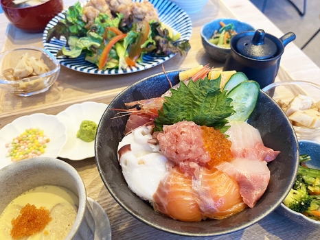 海鮮丼　天神　初雪