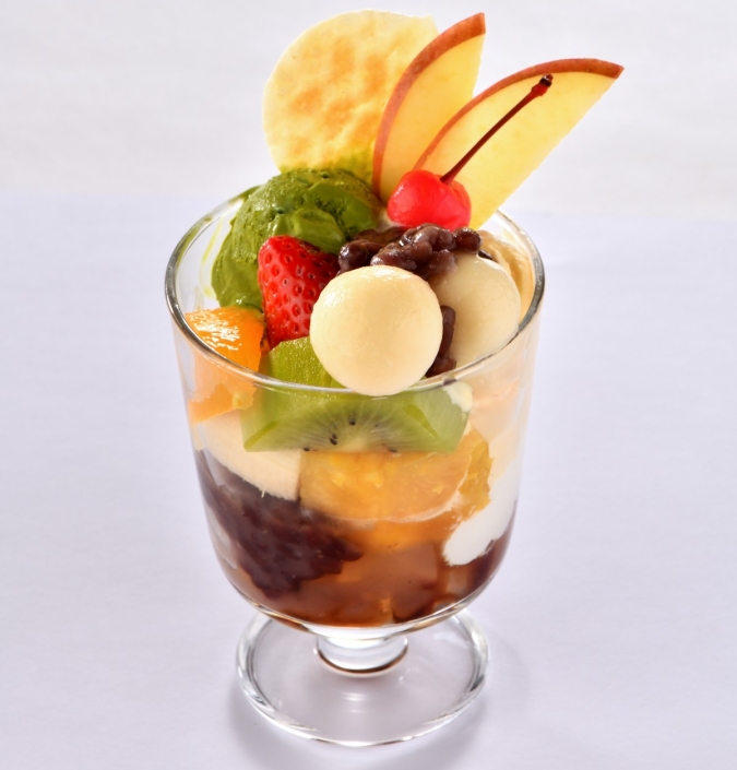 もちだんご村 もち吉工場直売所・もちだんご村のこだわりフルーツパフェ