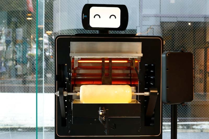 バウムクーヘン博覧会2026　AI職人「THEO」の「焼きたてバウムクーヘン」