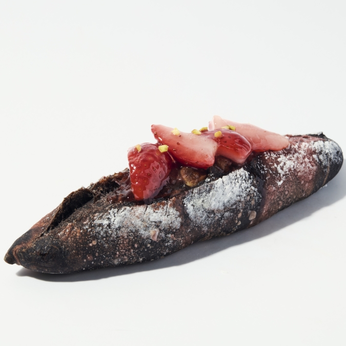 ブールアンジュ　フレッシュいちごのショコラバゲット