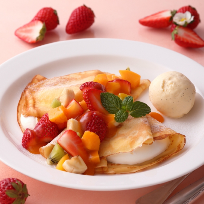キハチ カフェ 春のストロベリーフェア 苺と彩り果実のクレープ アプリコットソース