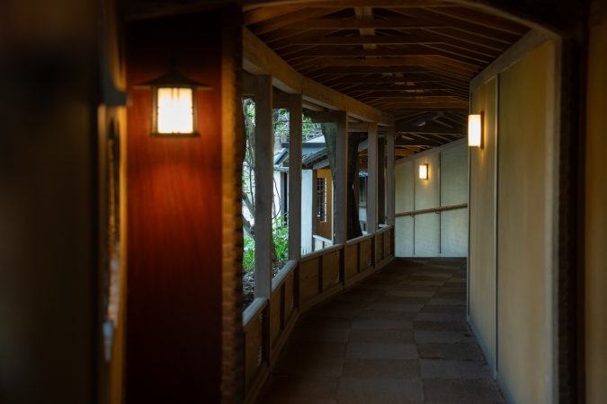 福岡　二日市温泉　大丸別荘　渡り廊下