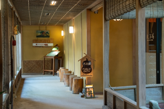 福岡　二日市温泉　大丸別荘　渡り廊下　大浴場