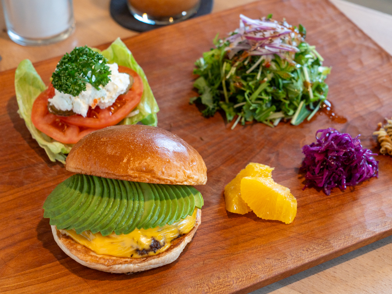 バーガートウカ アボカドチーズバーガー