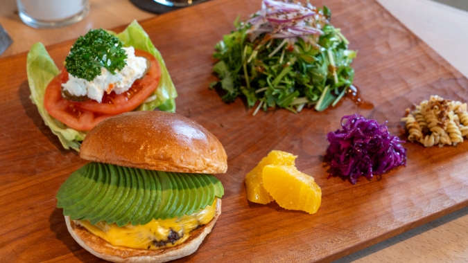 バーガートウカ アボカドチーズバーガー