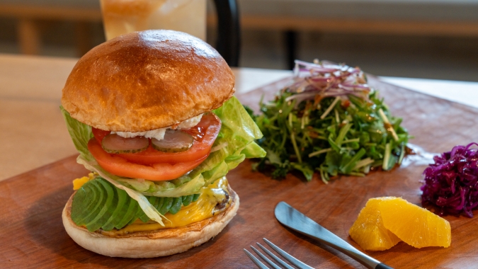 バーガートウカ アボカドチーズバーガー