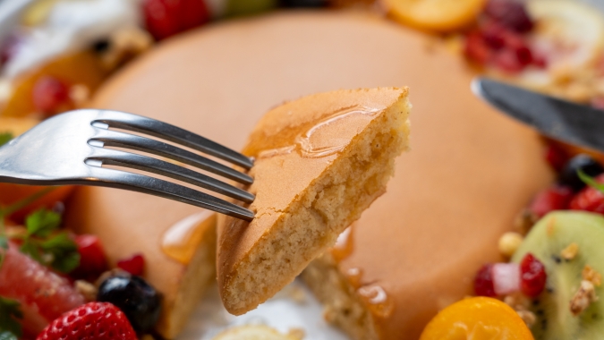 白金茶房 季節のフルーツとミックスベリーパンケーキ