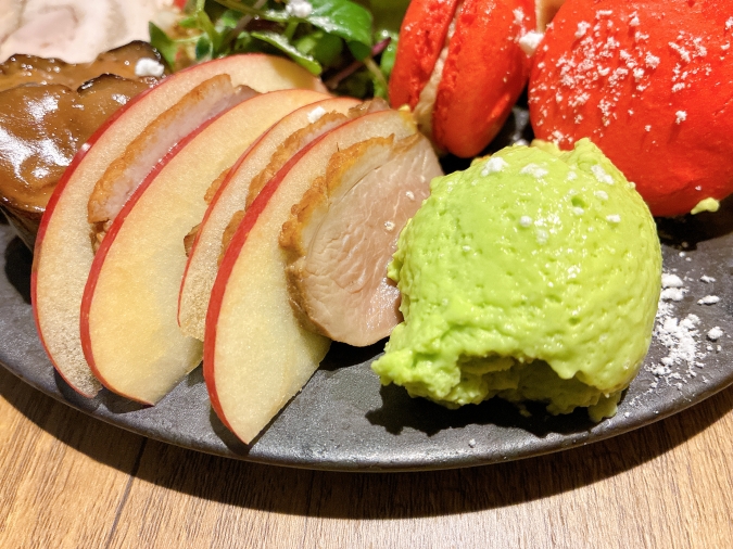 ビストロレグナ　鴨とりんごのミルフィーユ