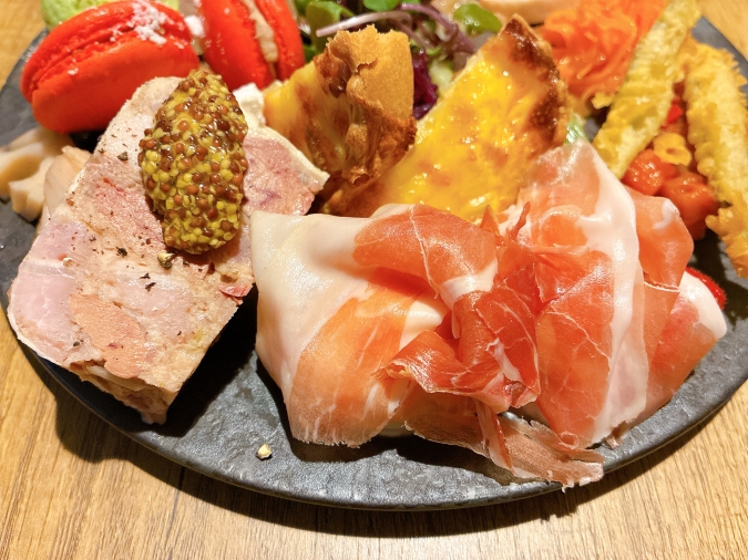 ビストロレグナ　前菜の盛り合わせ