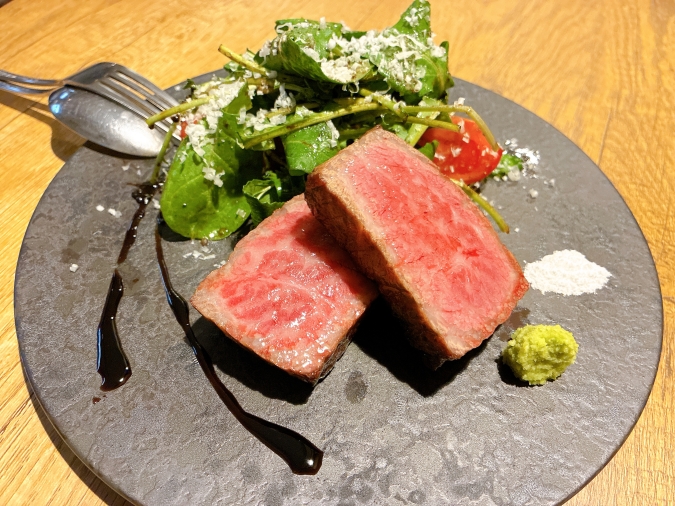 ビストロレグナ　A5黒毛和牛の薪焼き