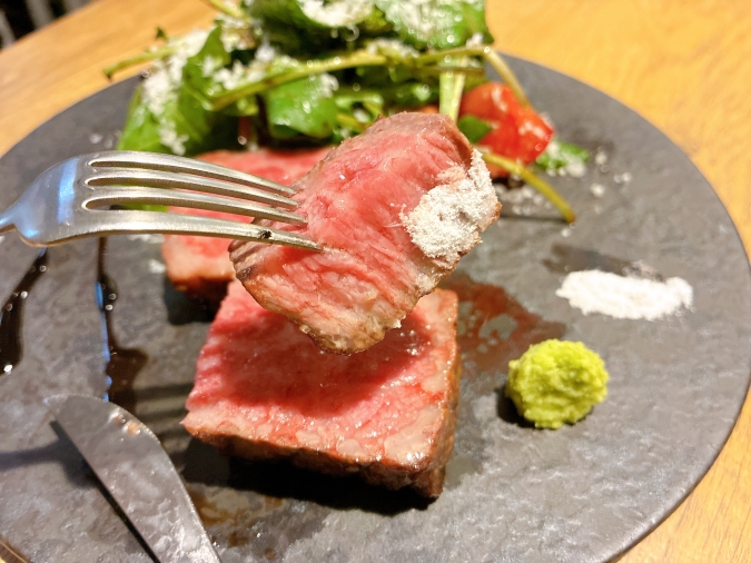 ビストロレグナ　A5黒毛和牛の薪焼き