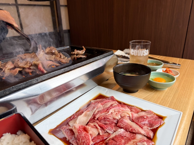博多焼肉こうしの焼肉の風景