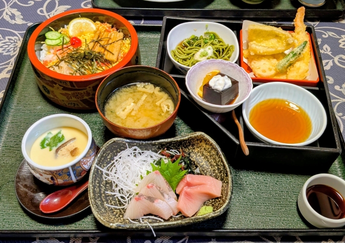 『ちらし定食』（2,200円）