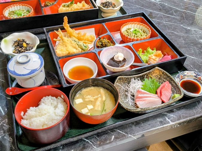 『末広定食』（2,200円）