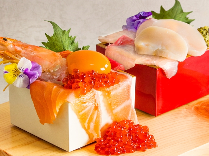 オ魚ソウル「紅白こぼれ枡海鮮丼」