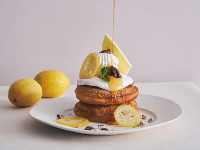 カフェ＆ブックス ビブリオテーク　塩バニラクリームとシュガーバターのパンケーキ レモンティーソース
