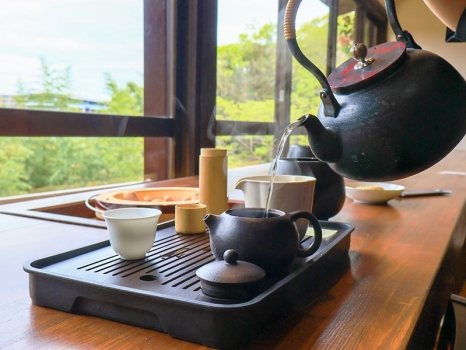 愛宕神社　ふもと　カフェ　茶房びんずけ屋