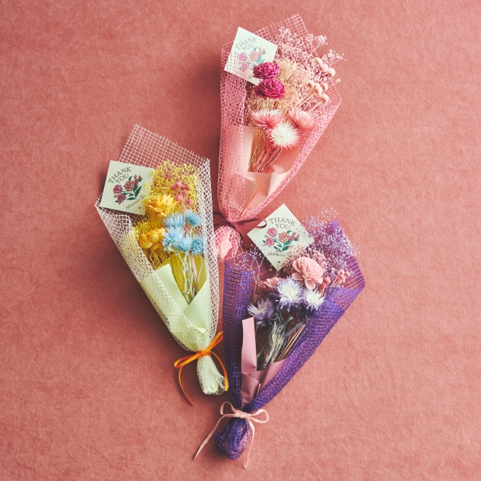プリザーブドフラワーブーケ（各2,860円、ピンク・マルチ・パープル）　Afternoon Tea LIVING
