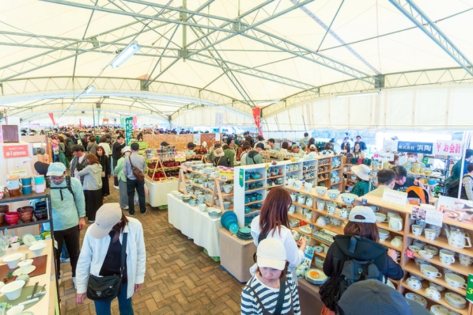 波佐見陶器まつり2026　会場　テントの中