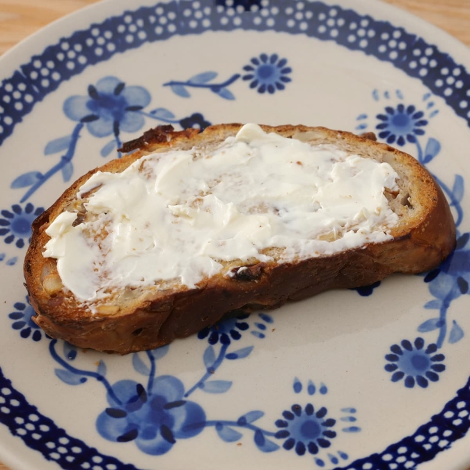 コストコ　ウォールナッツレーズンブレッド