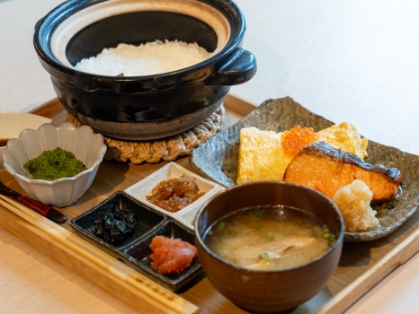 十魚十食 だし巻き卵と銀鮭幽庵焼き土鍋