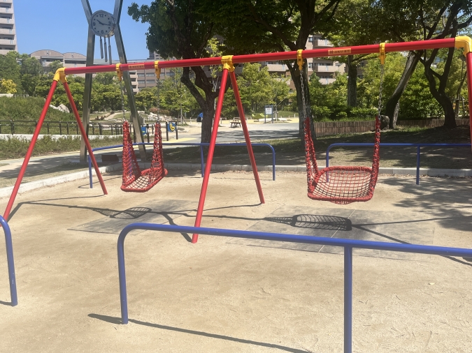 百道中央公園　ハンモック型ブランコ