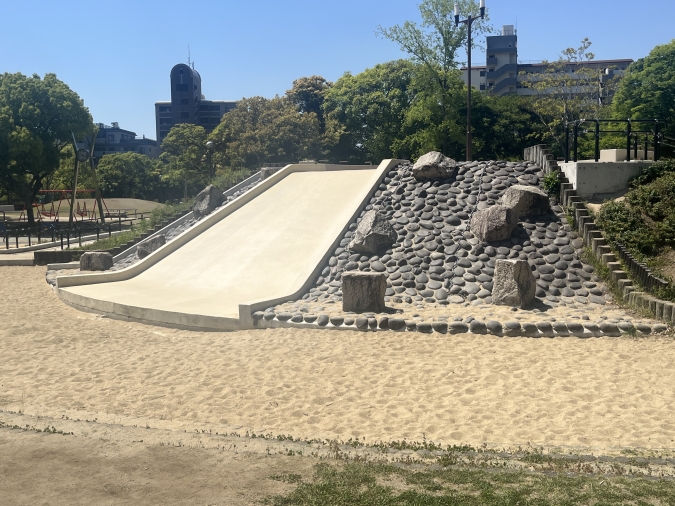 百道中央公園　築山